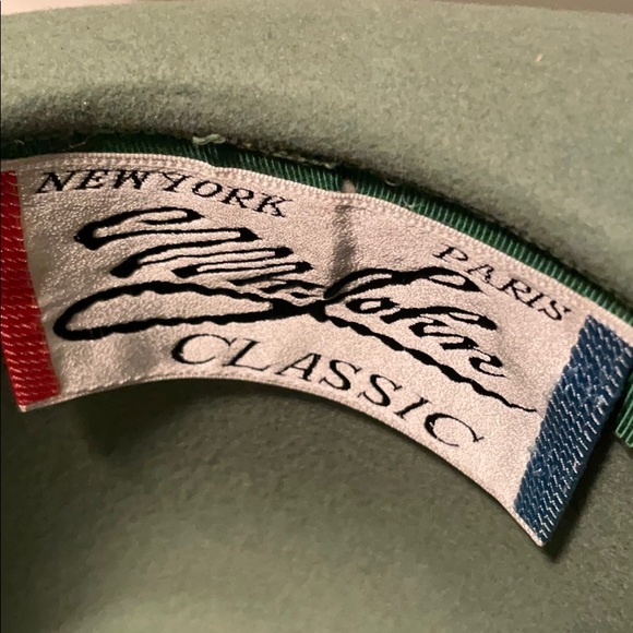? EUC Vintage Mr John fedora, in green???